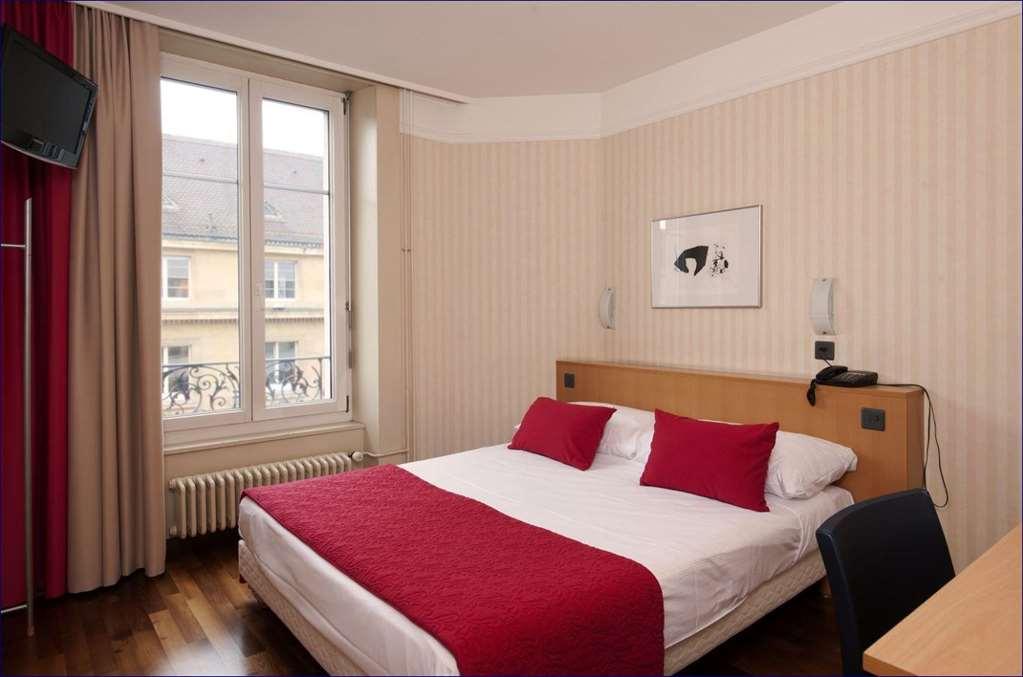 Hotel Alpes & Lac Невшатель Номер фото